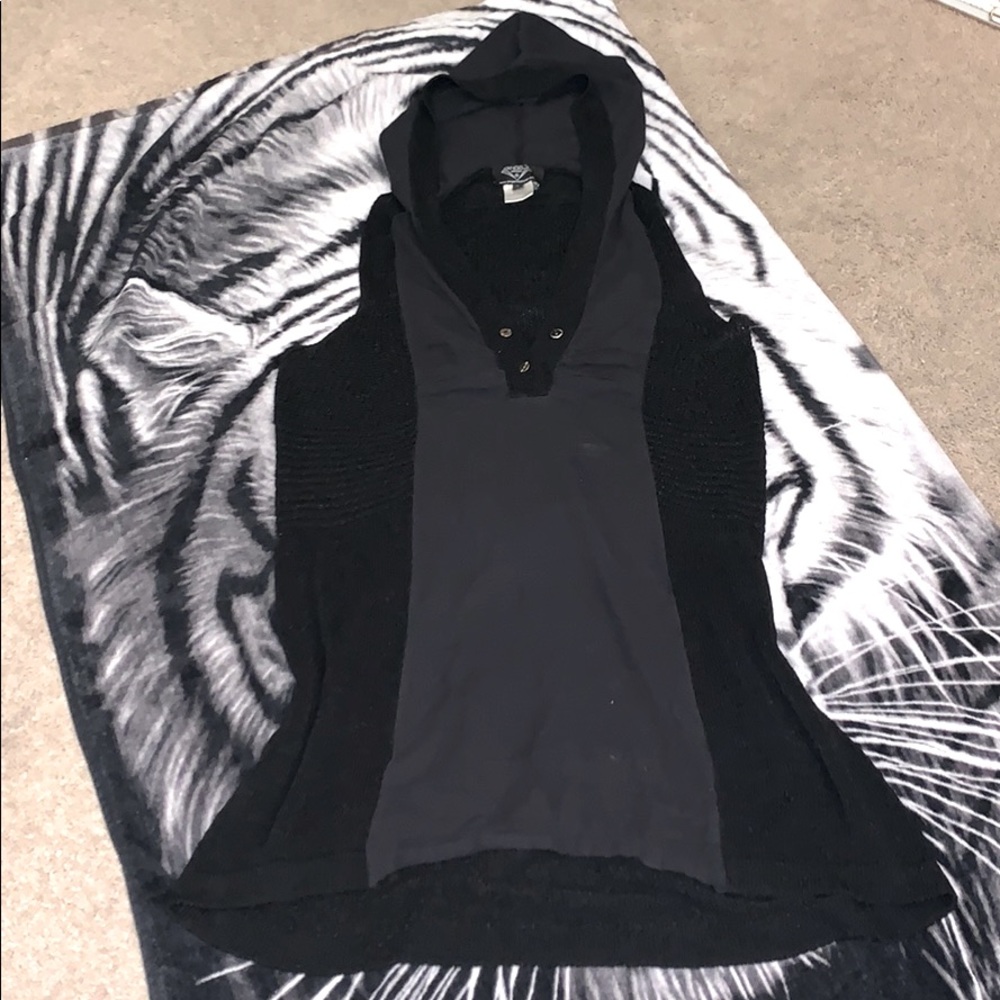 Sleeveless hooded sweater